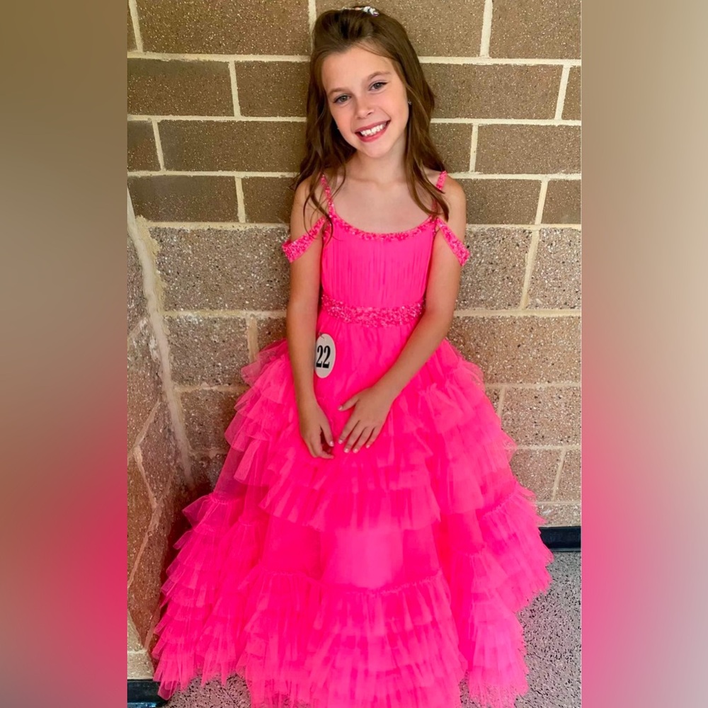 Girls Hot Pink Ashley Lauren Pageant Gown, size 4 (street size 7) gorge!! 💖